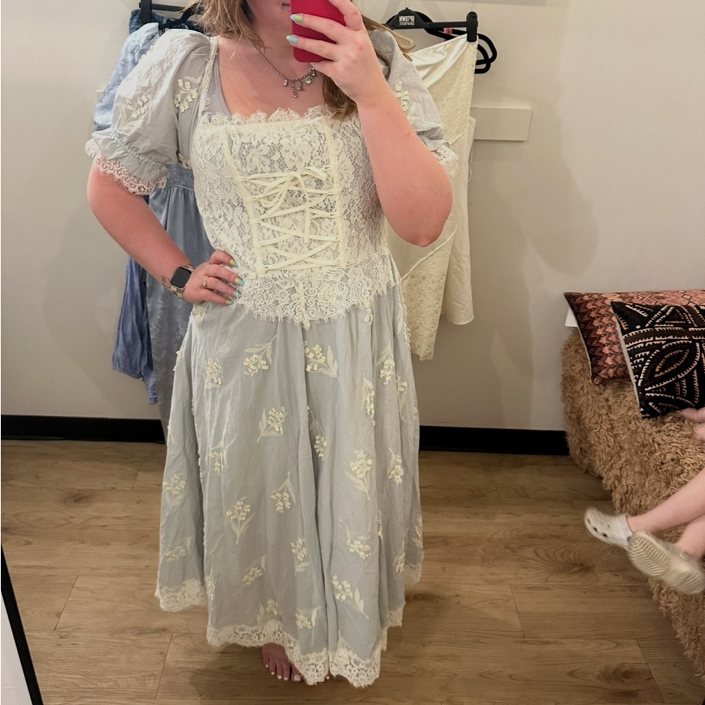 Elegant Lace Midi Dress in Light Blue and Cream